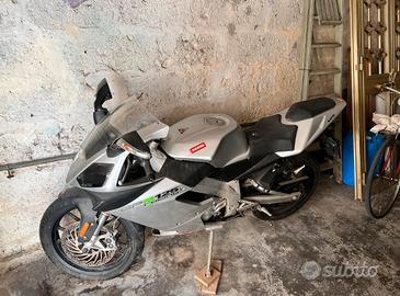 Vedo moto Derbi GPR 125 2T
