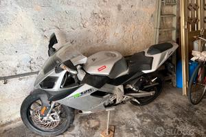 Vedo moto Derbi GPR 125 2T