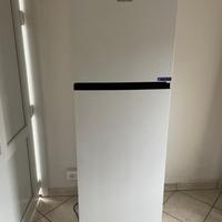 Frigorifero Hisense con freezer superiore - Invert