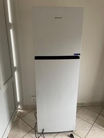 Frigorifero Hisense con freezer superiore - Invert