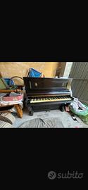 Mobile pianoforte  adibito Bar
