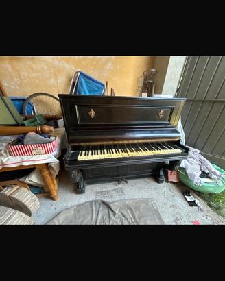 Mobile pianoforte  adibito Bar