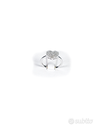 Anello cuore con diamanti