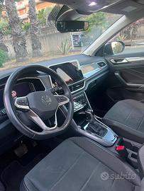 🚗 Volkswagen T-Roc 1.5 Benzina Automatico – 2023
