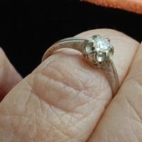 Anello vintage in oro bianco con solitario 