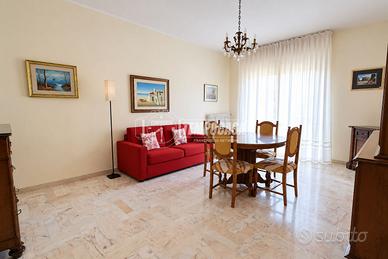 Ampio Trilocale con Garage In Palazzina Piccola