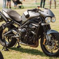 Triumph 675 R