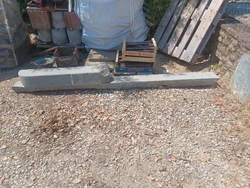 Architrave con mensola in pietra