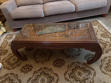 Tavolino da salotto stile orientale.