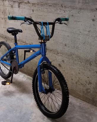 BMX blu con peg