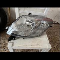 Fanali dx e sx Yris 5D 05-06