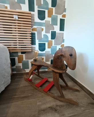 Comodino cavalluccio a dondolo con luce