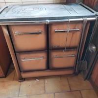 Cucina a legna con forno  piu porta legna 