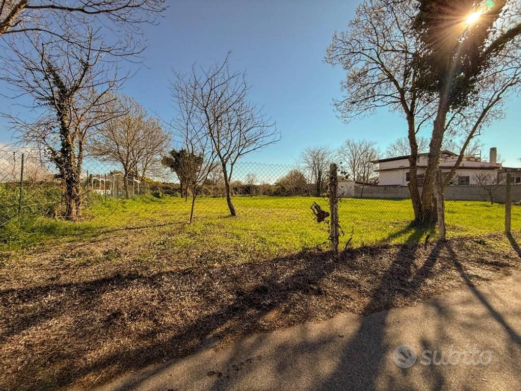 Terreno di 1000 m² a Roma - Vista 2