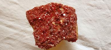 Vanadinite cristalli su matrice (Mibladen-Marocco)