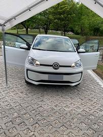 Volgswagen UP seminuova