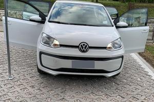 Volgswagen UP seminuova