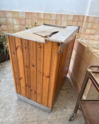 Mobile. Ristorante birra servizio legno