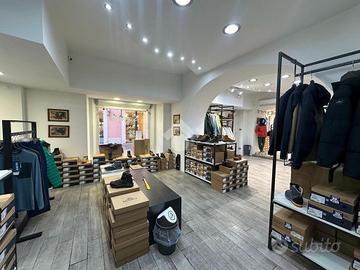 NEGOZIO A RIVA DEL GARDA