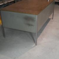 Tavolo in metallo da lavoro
