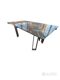 Tavolo in vetro e metallo