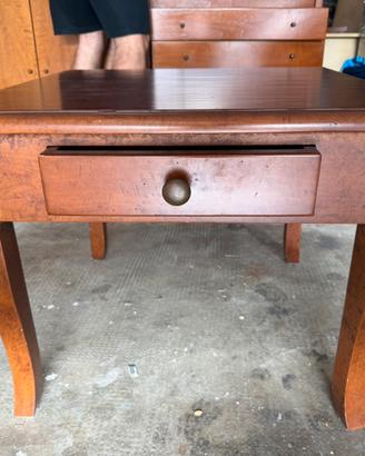 Tavolo legno noce quadrato con cassetto