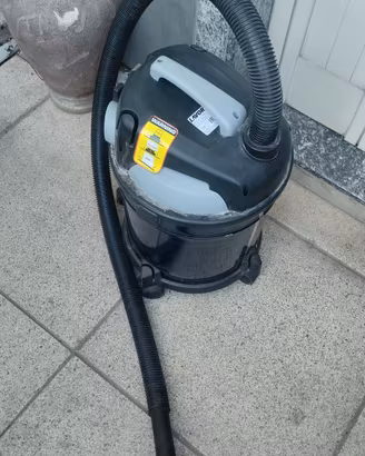 Aspirapolvere compatta molto potente 