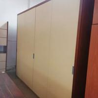 Armadio con ante scorrevoli a scomparsa