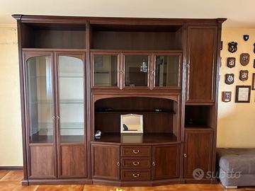 Vetrinetta + tavolo da pranzo + Camera da letto