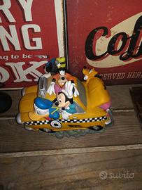 Macchina taxi giallo personaggi Disney Fab 5 NYC