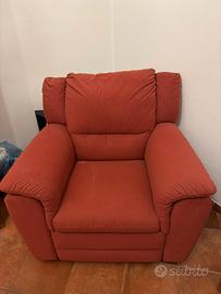 Poltrona con poggiapiedi