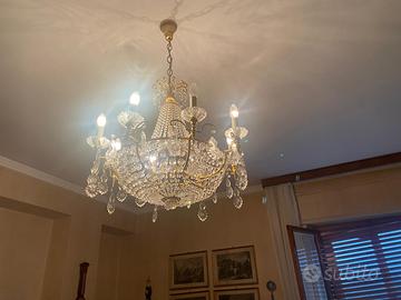 Lampadario antico a gocce di cristallo