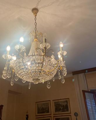 Lampadario antico a gocce di cristallo