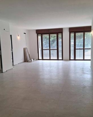 Appartamento di 200 m² con 5 locali e box auto dop