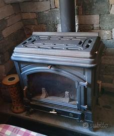 EFEL stufa a legna “Bayard III” potenza 16 kW.