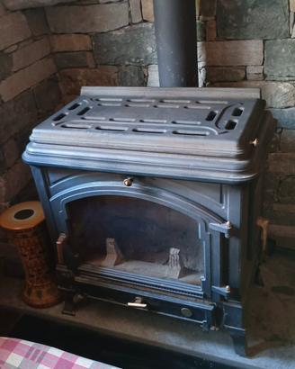 EFEL stufa a legna “Bayard III” potenza 16 kW.