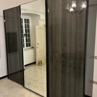 Armadio a tre ante con specchio centrale