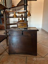 tavolino porta tv con gambe a torciglione e mobile
