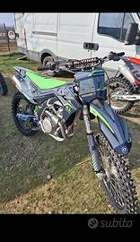 Kawasaki kx 450 pronto per divertirsi