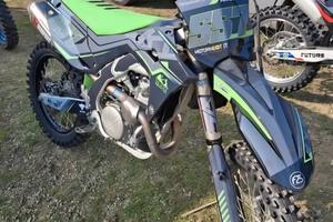 Kawasaki kx 450 pronto per divertirsi