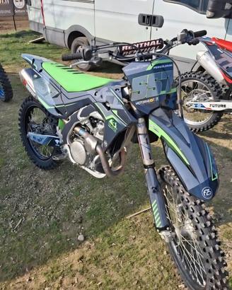 Kawasaki kx 450 pronto per divertirsi