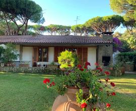 VILLA INCANTEVOLE 200mt dal mare