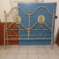 Pediera e testiera di ferro con disegni colorati
