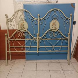 Pediera e testiera di ferro con disegni colorati