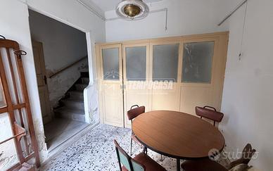Via Nino Bixio, nel cuore pulsante di Messina - Ca