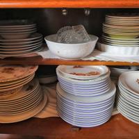 STOCK DI PIATTI IN PORCELLANA