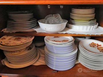 STOCK DI PIATTI IN PORCELLANA