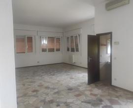SILEA ufficio primo piano mq. 49 - E. 350 mese