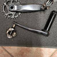Movimento centrale con pedali xt