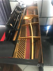 Kawi 168 pianoforte un quarto di coda